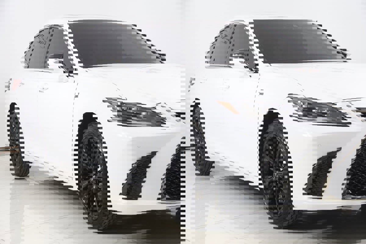 Used 2025 Lexus ES 300h F Sport w/ Accessory Package (Z1) image 40