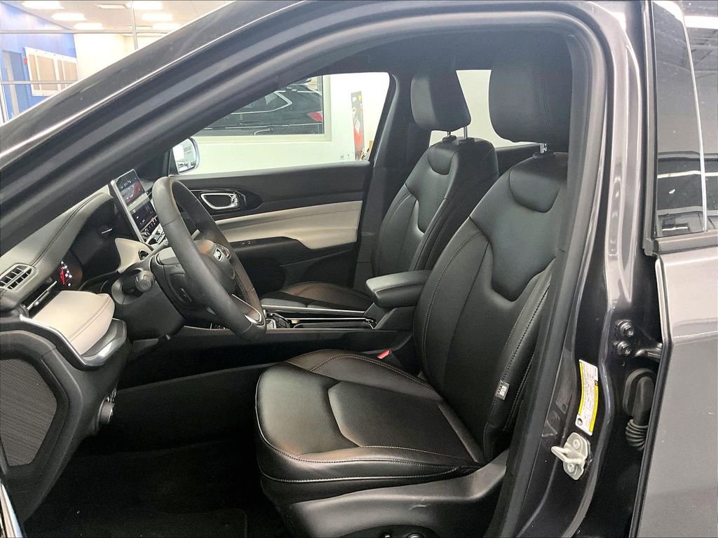 Used 2024 Jeep Compass Limited image 10