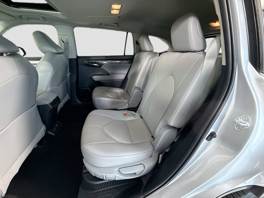 Used 2022 Toyota Highlander Limited FWD image 21