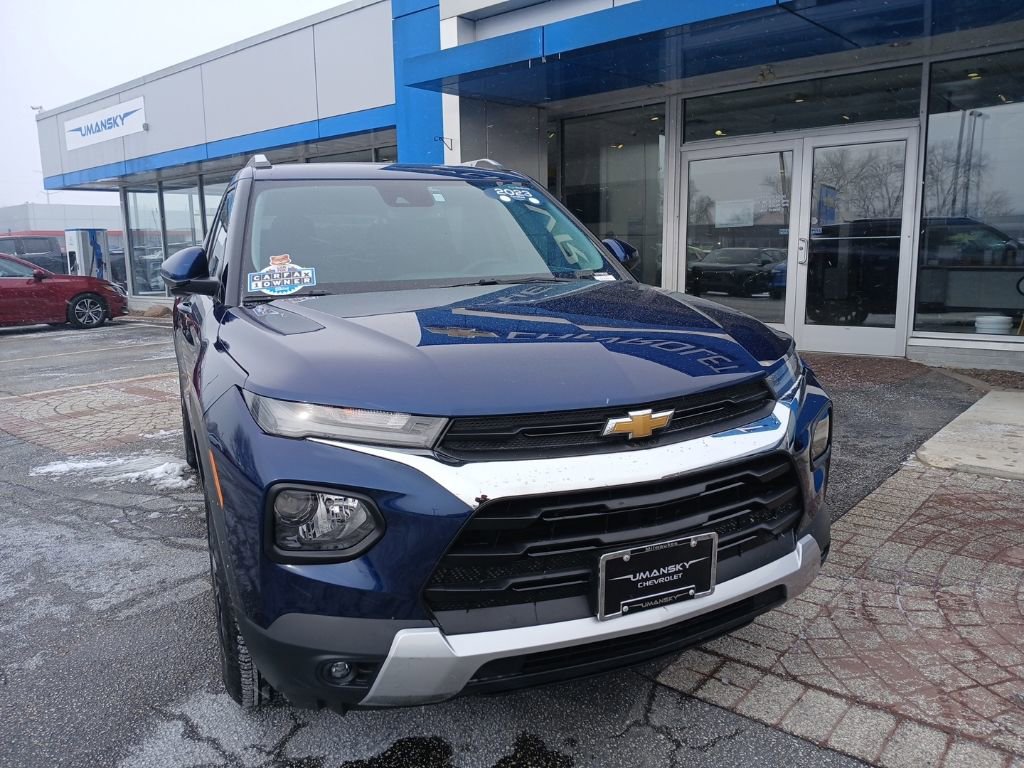 Used 2023 Chevrolet TrailBlazer LT w/ Convenience Package image 2