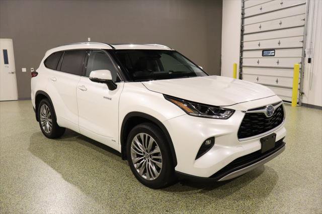 Used 2021 Toyota Highlander Platinum image 1