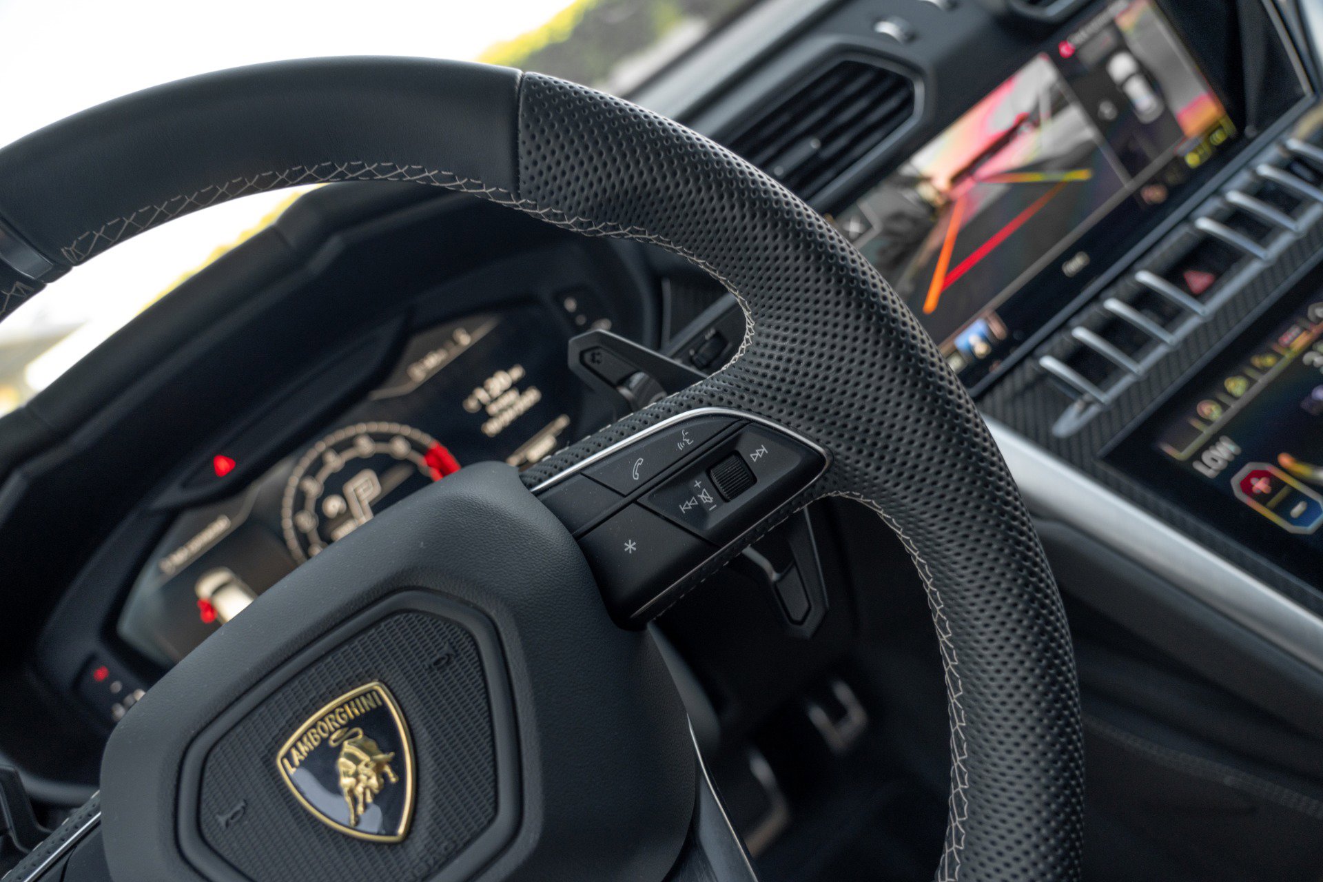 Used 2024 Lamborghini Urus S image 58