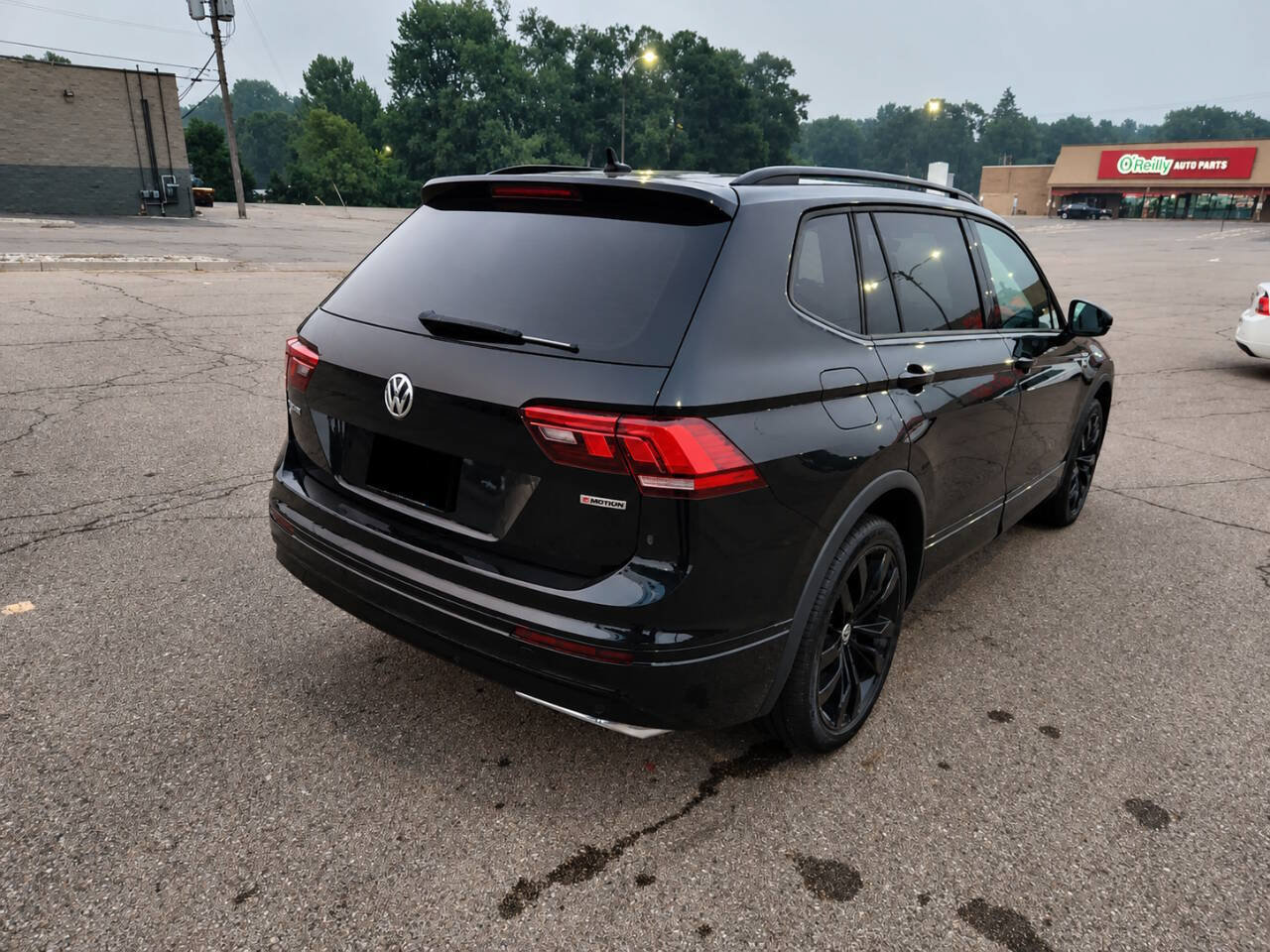 Used 2021 Volkswagen Tiguan SE R-Line w/ 2-Row Tiguan MDO Package AWD/4WD image 4