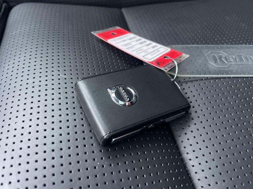 Certified 2023 Volvo XC60 B5 Ultimate image 42