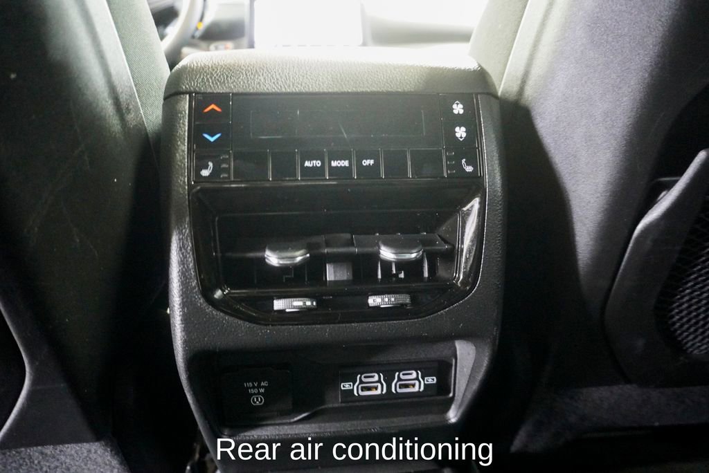 Used 2024 Jeep Grand Cherokee L Limited w/ Luxury Tech Group II image 11