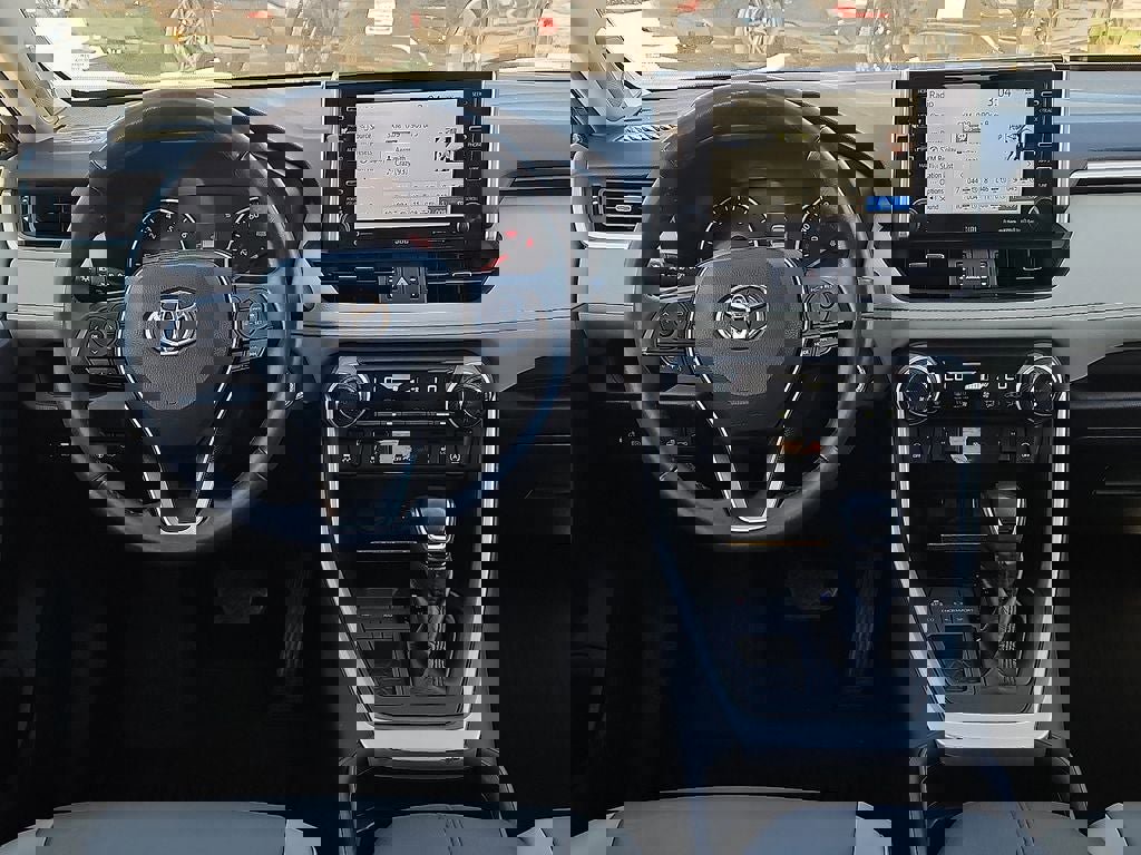 Used 2021 Toyota RAV4 XLE Premium image 17