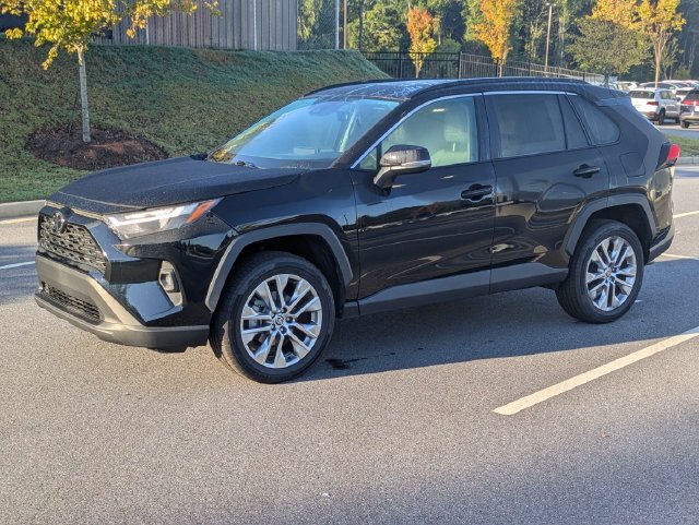 Used 2022 Toyota RAV4 XLE Premium FWD image 8