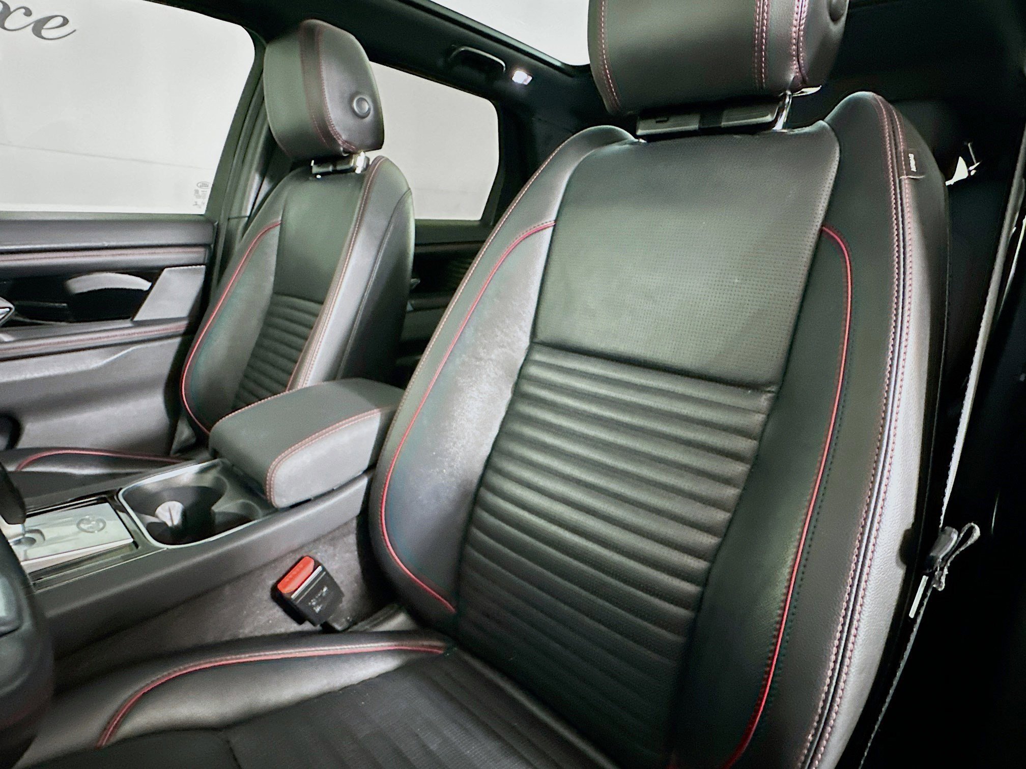 Used 2023 Land Rover Discovery Sport SE R-Dynamic image 20