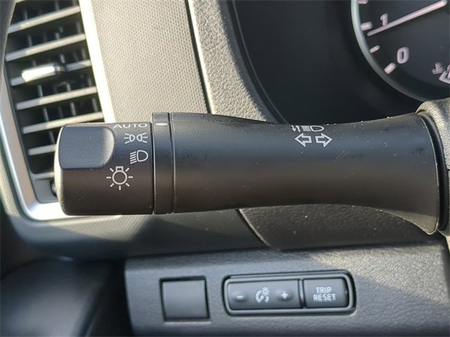 Used 2023 Nissan Frontier SV image 27