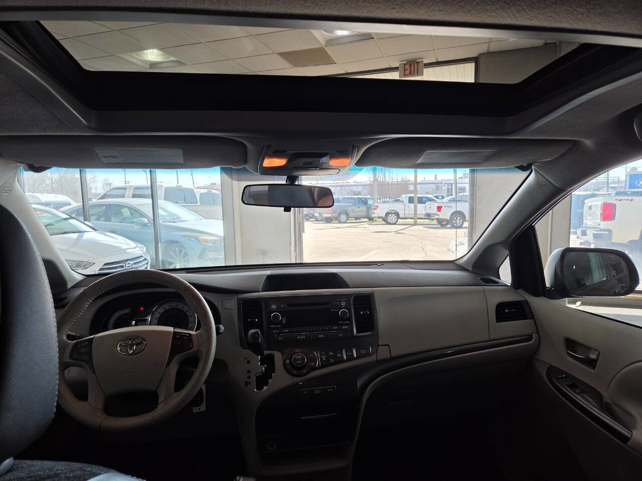 Used 2011 Toyota Sienna SE w/ Preferred Pkg FWD image 17