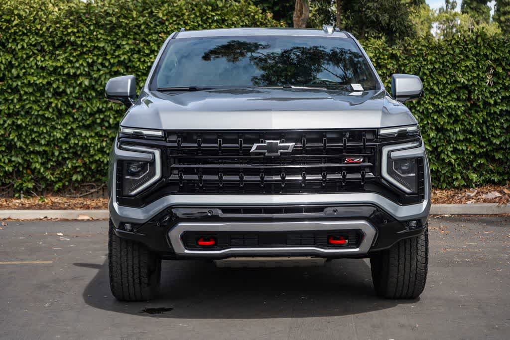 Used 2025 Chevrolet Suburban Z71 AWD/4WD image 2