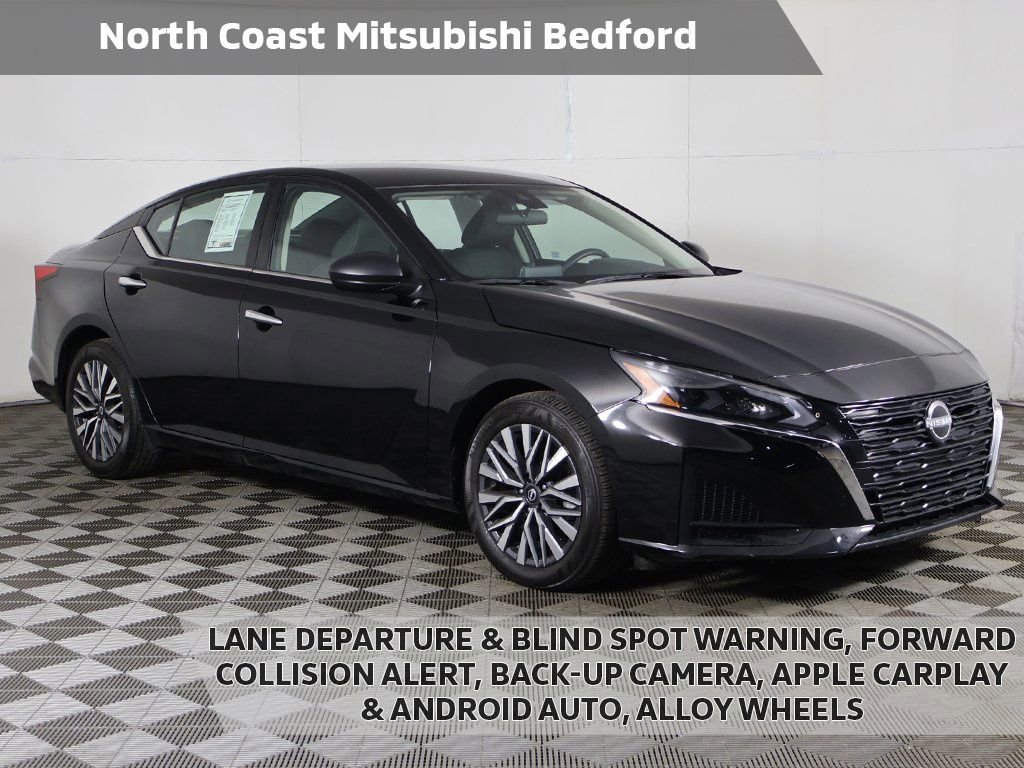 Used 2025 Nissan Altima 2.5 SV FWD image 1