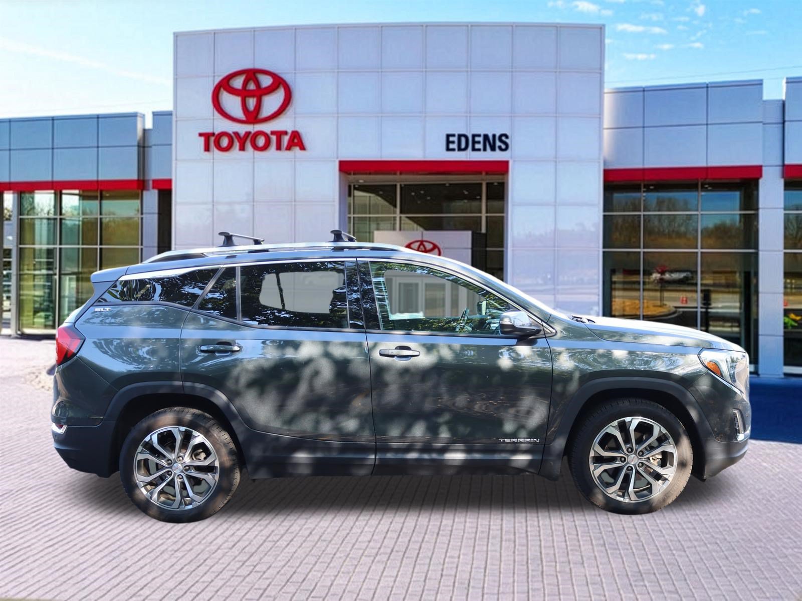 Used 2020 GMC Terrain SLT w/ Preferred Package AWD/4WD image 2