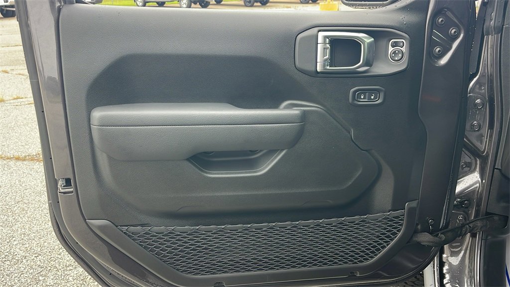 New 2025 Jeep Wrangler Unlimited Rubicon w/ Steel Bumper Group image 15