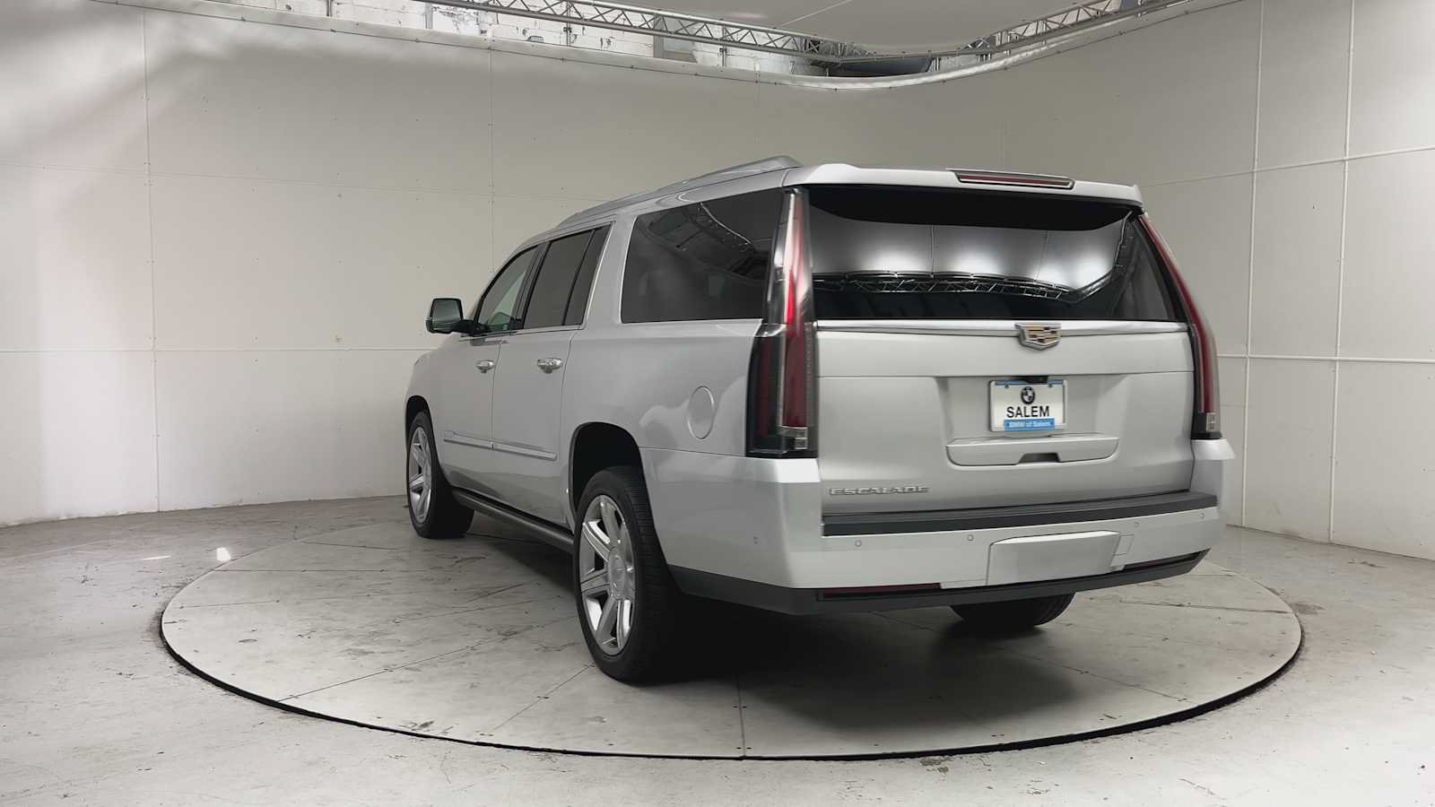 Used 2019 Cadillac Escalade ESV Premium Luxury AWD/4WD image 3