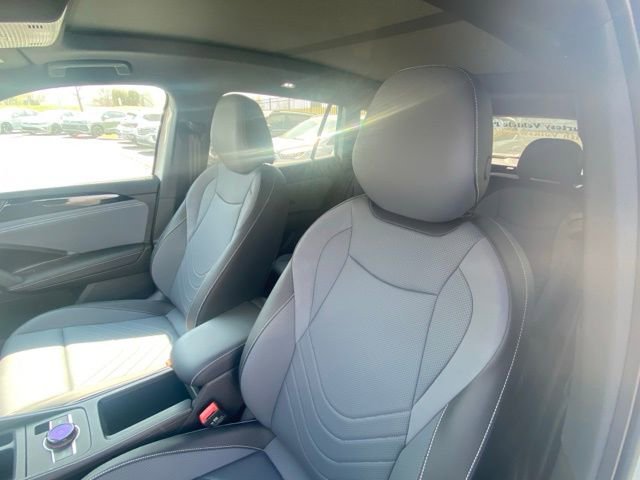 Used 2025 Volkswagen Tiguan SE R-Line image 12