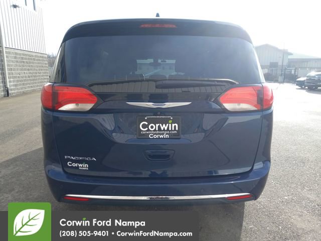 Used 2020 Chrysler Pacifica Touring-L image 4