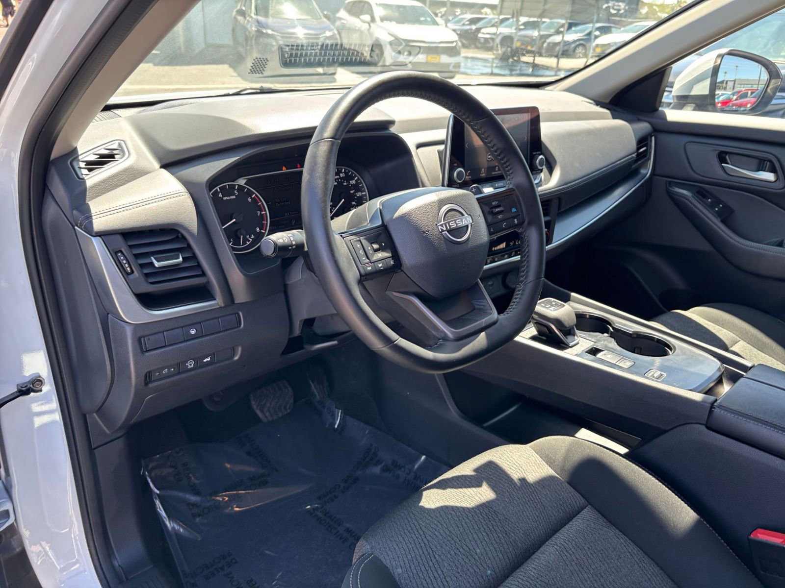 Used 2025 Nissan Rogue SV FWD image 36