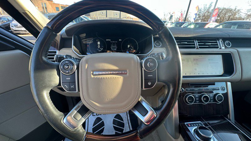 Used 2017 Land Rover Range Rover HSE image 10