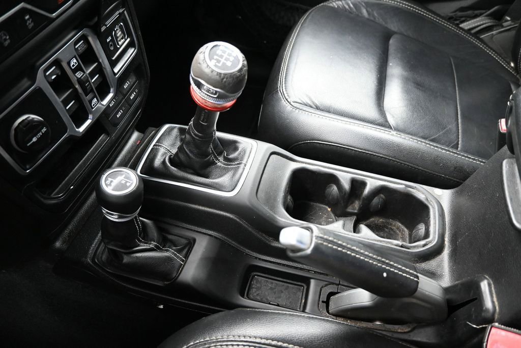 Used 2018 Jeep Wrangler Unlimited Sahara AWD/4WD image 22