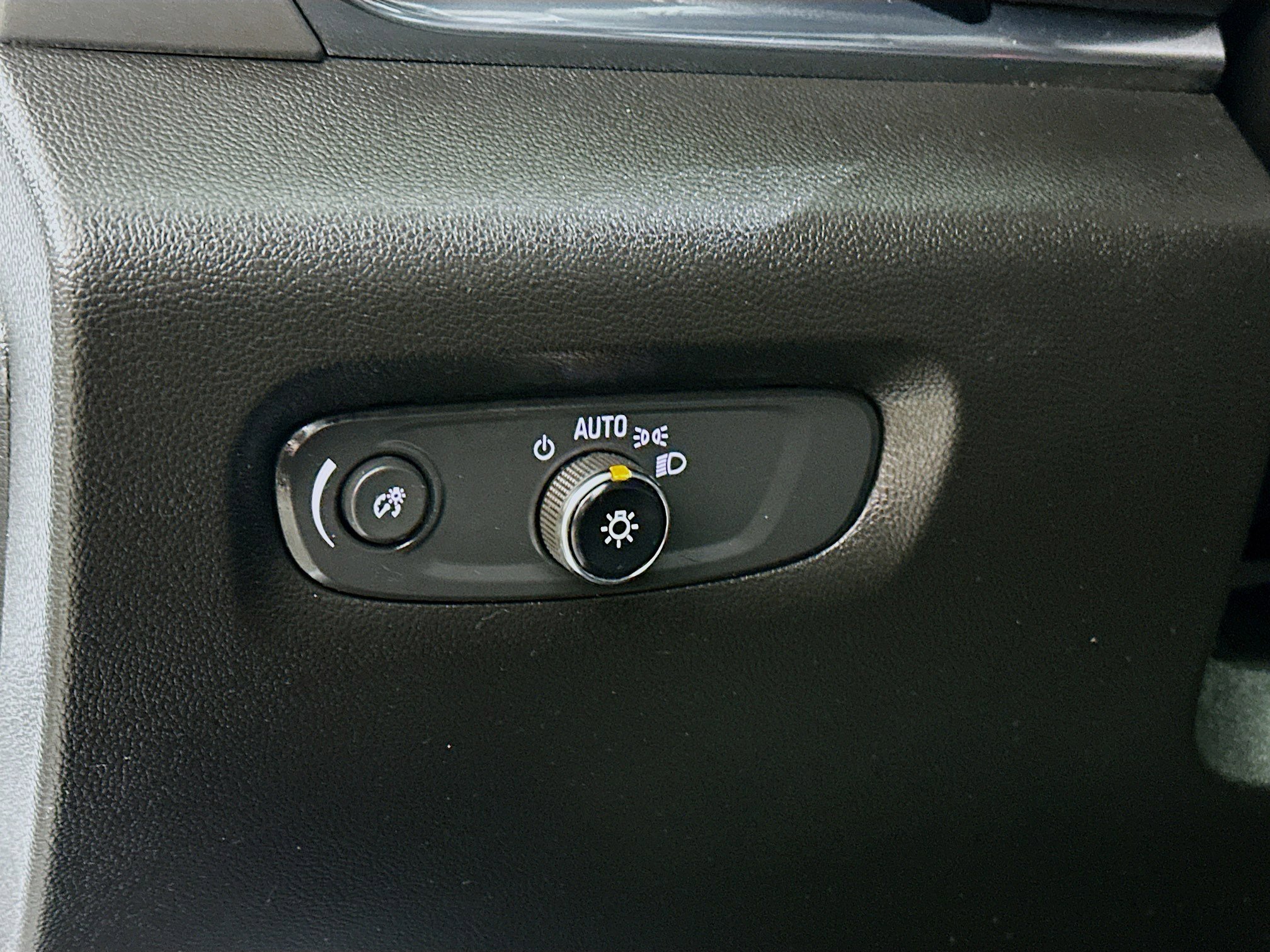 Used 2023 Chevrolet Traverse LT image 10