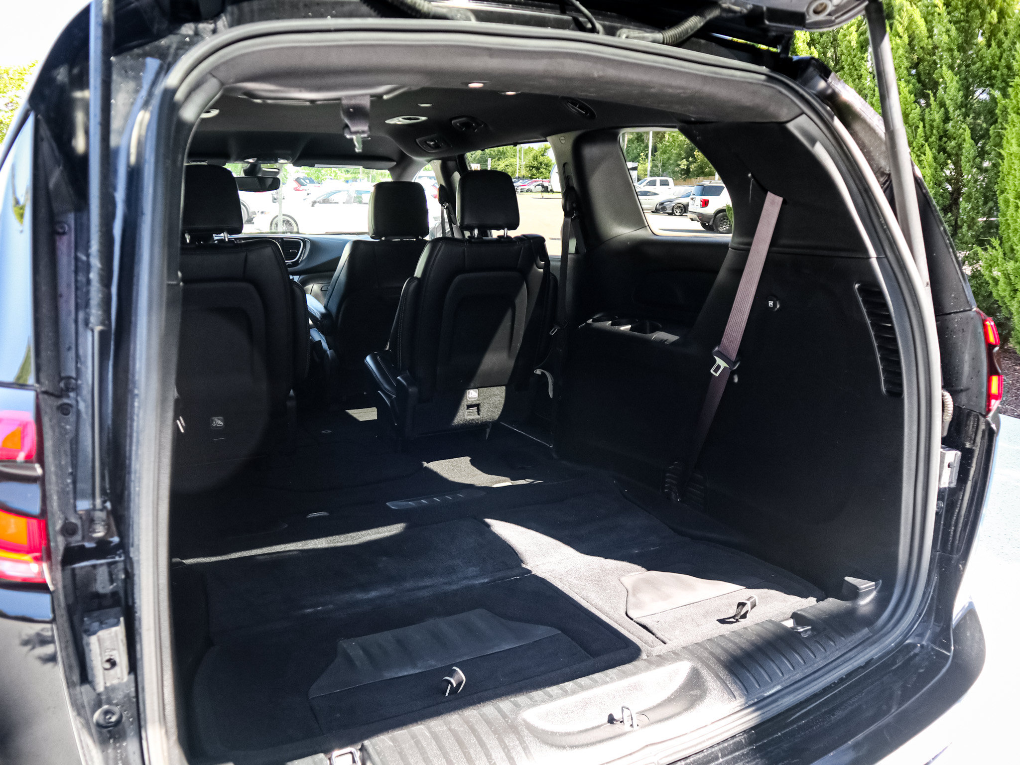 Used 2025 Chrysler Pacifica Select FWD image 31