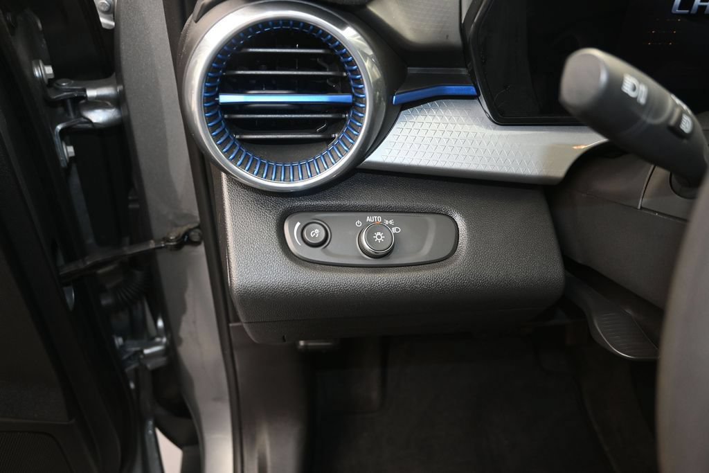 Certified 2025 Chevrolet Trax LT FWD image 12