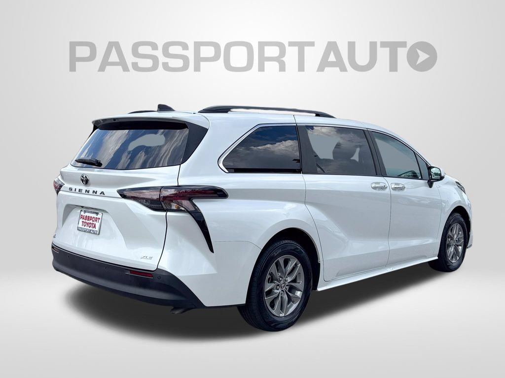 Certified 2026 Toyota Sienna XLE FWD image 7
