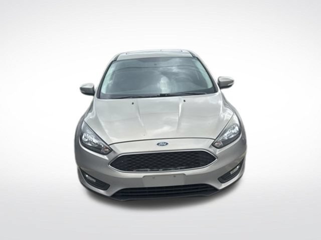 Used 2016 Ford Focus SE w/ Equipment Group 201A FWD image 2