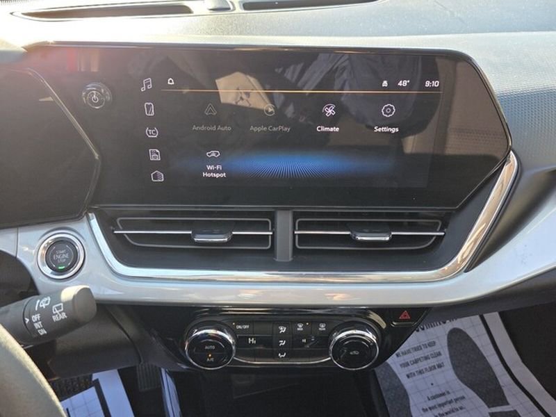 Used 2025 Chevrolet Trax LT image 18