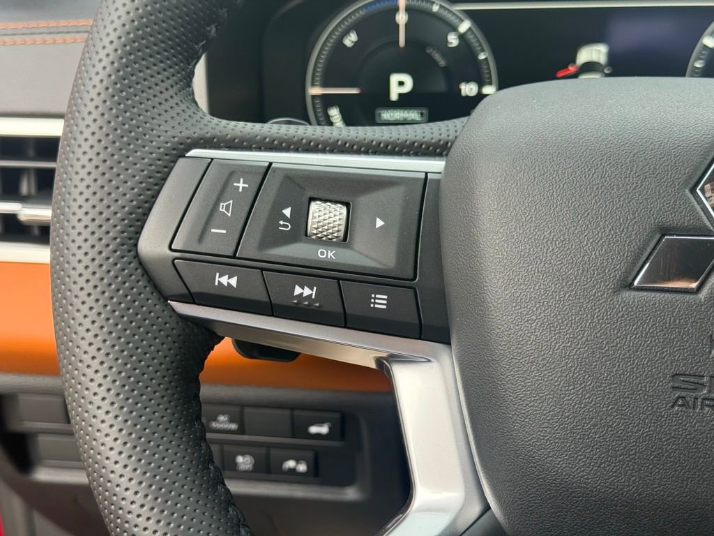 Used 2025 Mitsubishi Outlander 4WD Plug-In Hybrid image 16