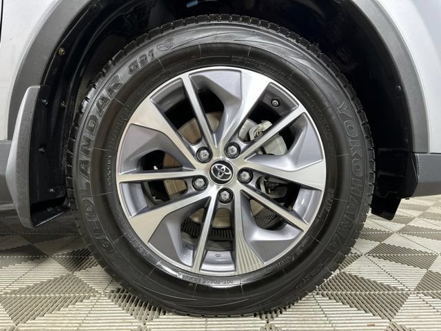Used 2018 Toyota RAV4 XLE w/ Convenience Package AWD/4WD image 9