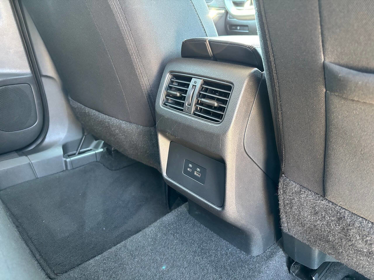 Used 2023 Nissan Rogue SV image 16