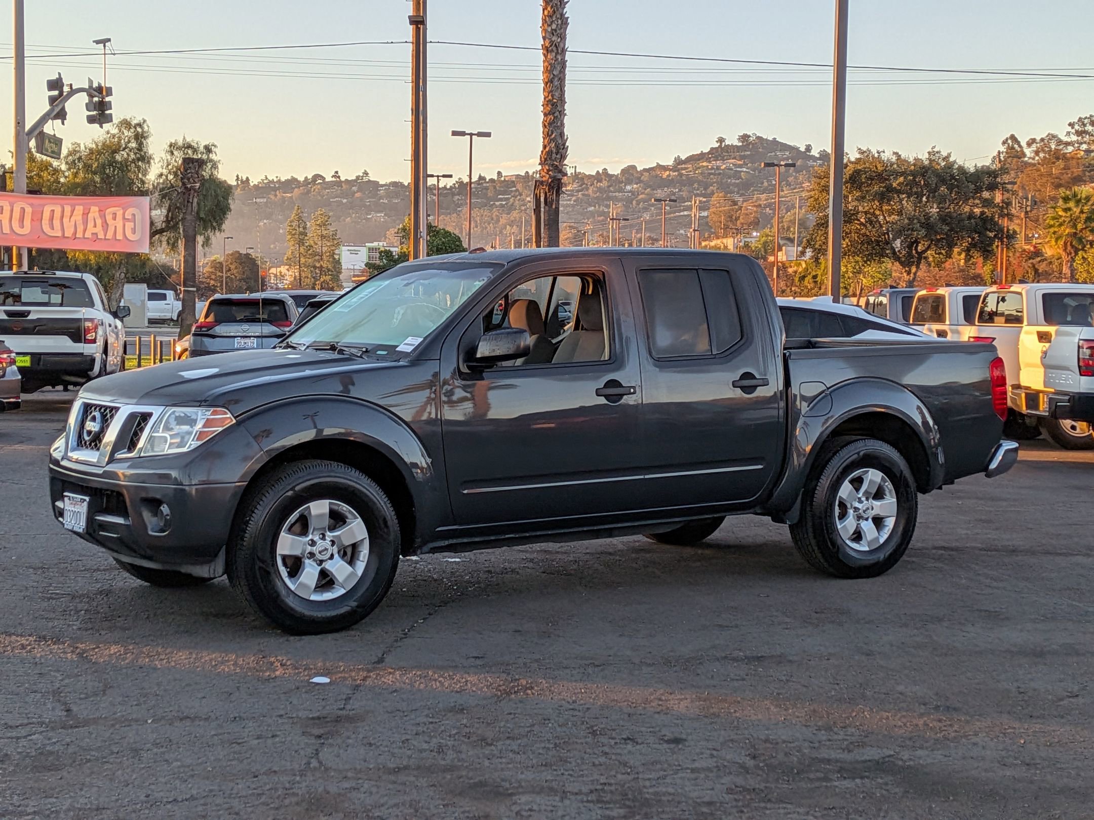 Used 2013 Nissan Frontier SV image 4