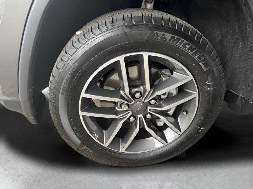 Used 2019 Jeep Grand Cherokee Limited image 21