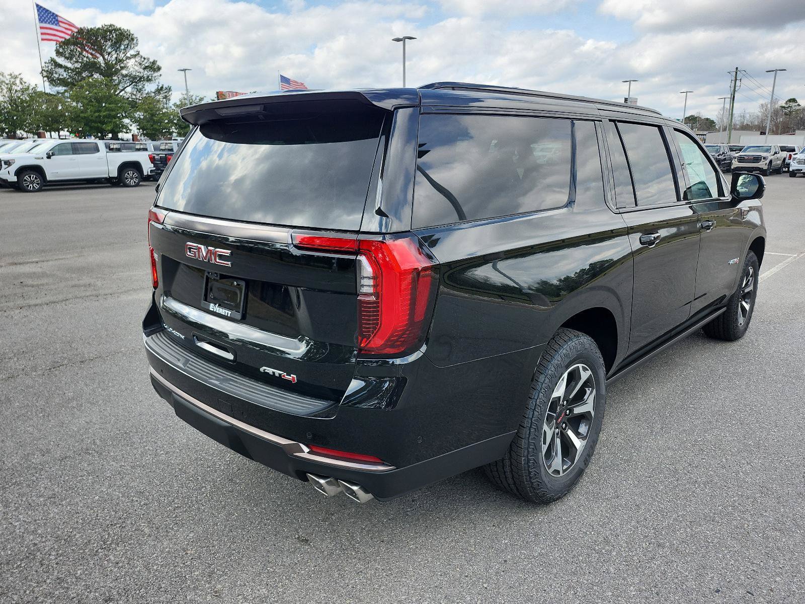 New 2026 GMC Yukon XL AT4 Ultimate AWD/4WD image 3
