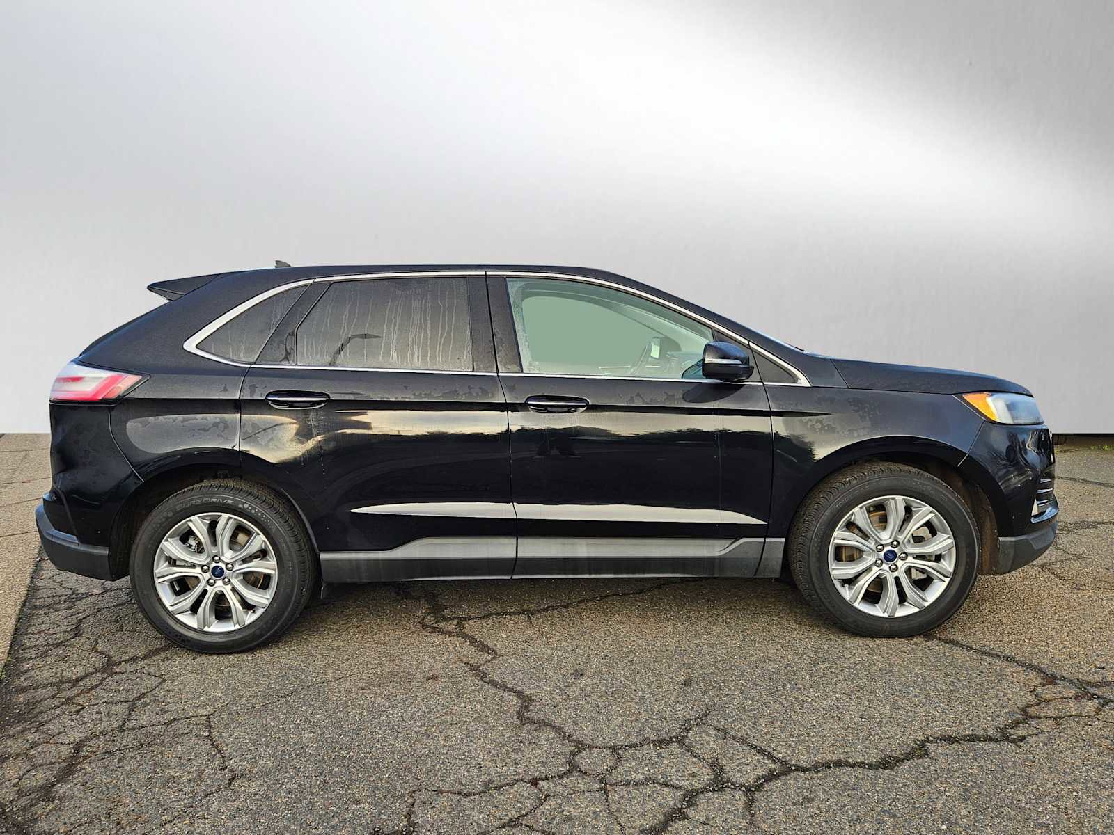 Used 2022 Ford Edge Titanium w/ Equipment Group 301A image 2