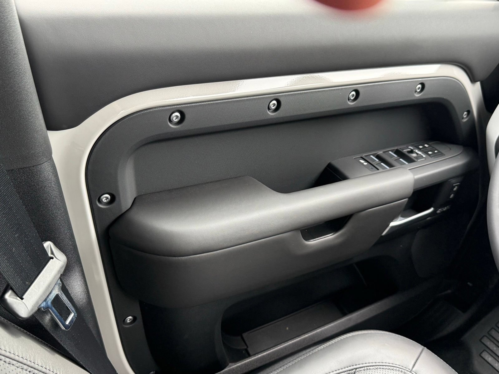 New 2026 Land Rover Defender 110 X-Dynamic SE AWD/4WD image 35