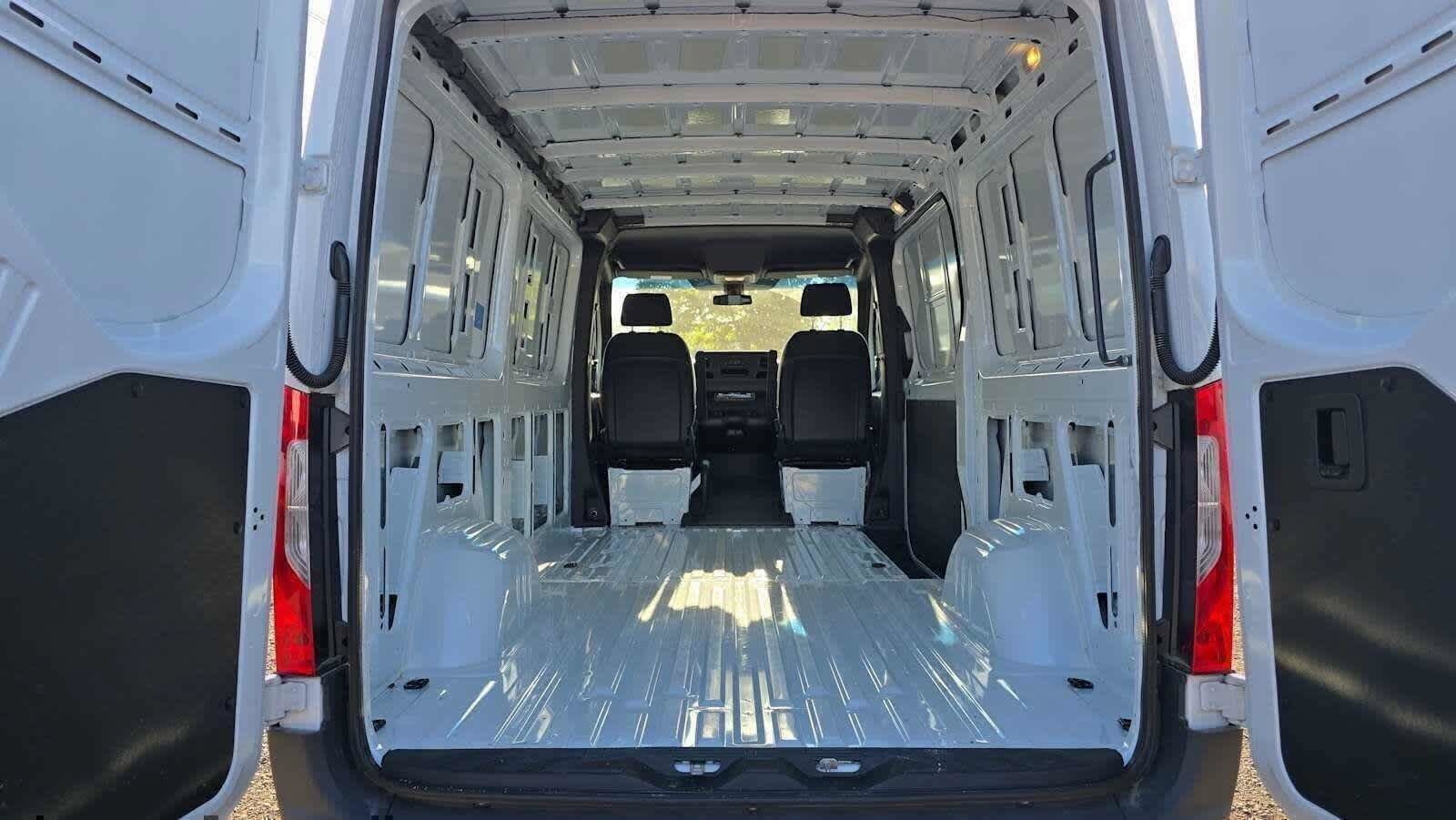 Used 2025 Mercedes-Benz Sprinter 2500 image 19