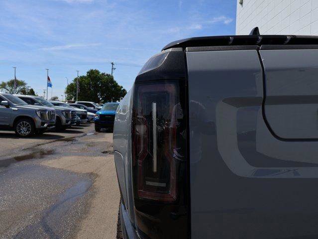 New 2025 GMC Hummer EV 2X w/ LPO, Dark Essentials Package image 9