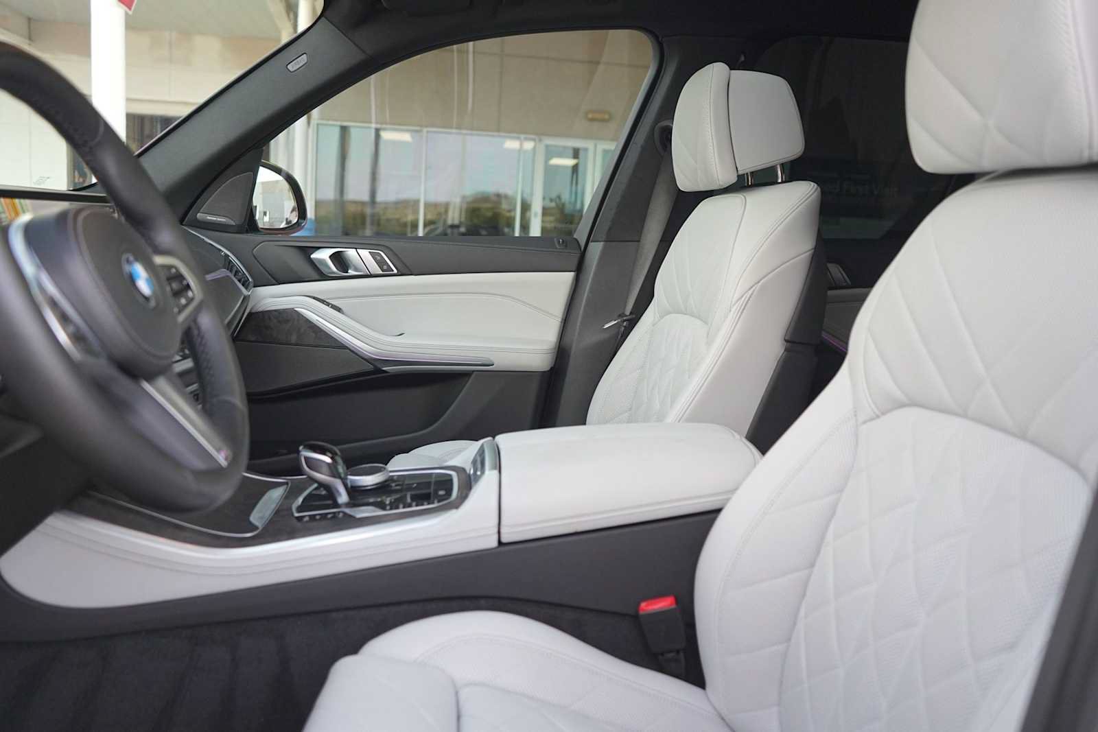 Used 2023 BMW X5 M50i w/ Parking Assistance Package AWD/4WD image 11
