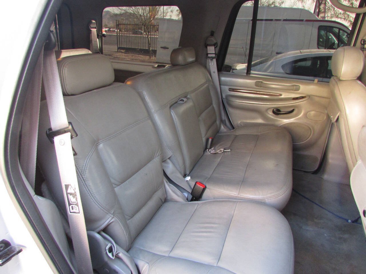 Used 2000 Lincoln Navigator 4WD image 20