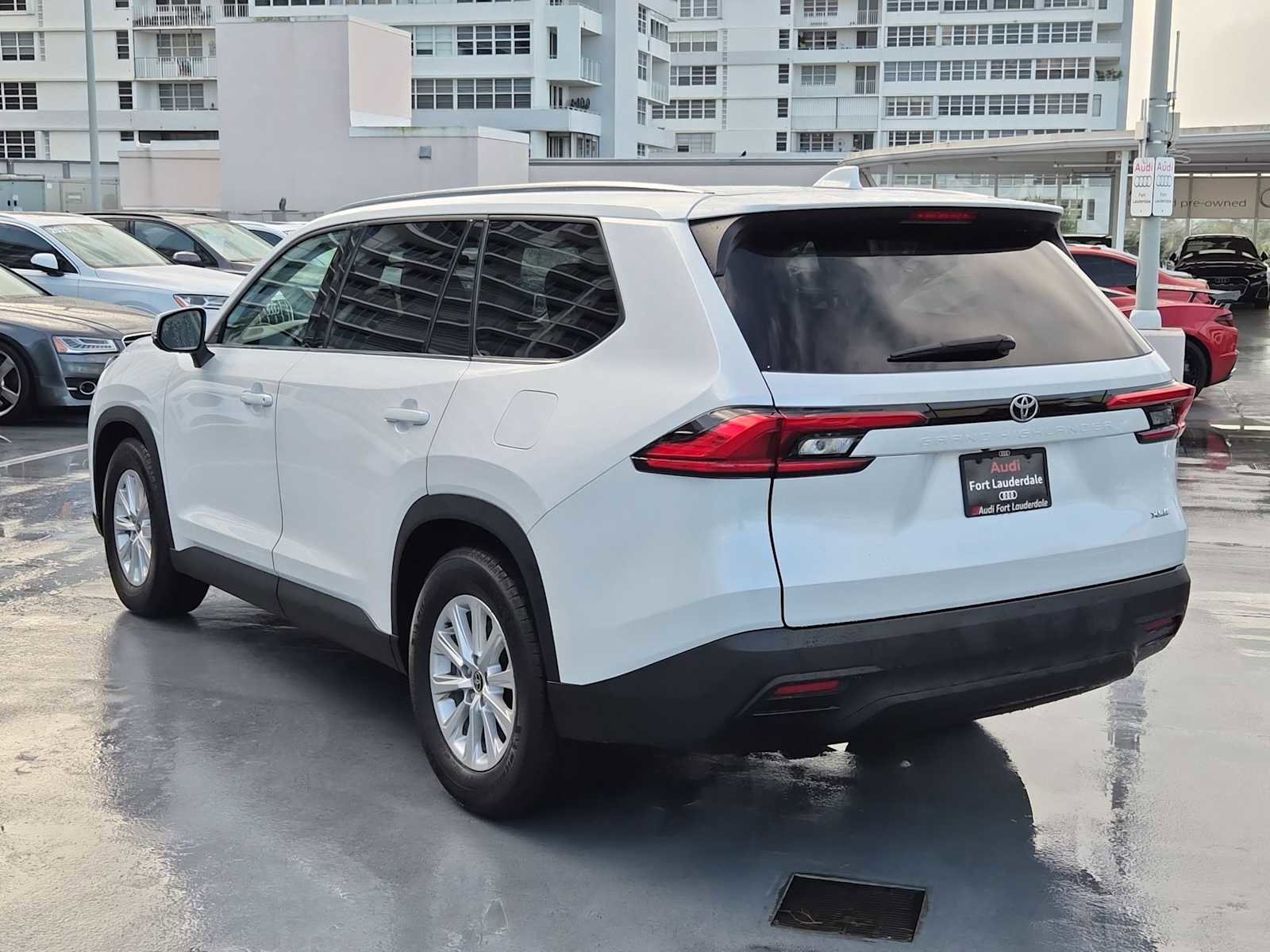 Used 2024 Toyota Grand Highlander XLE image 4