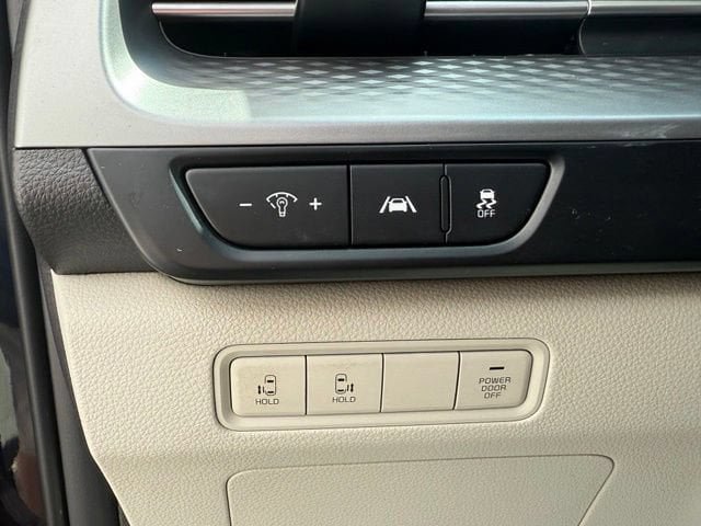 Used 2023 Kia Carnival LX FWD image 28