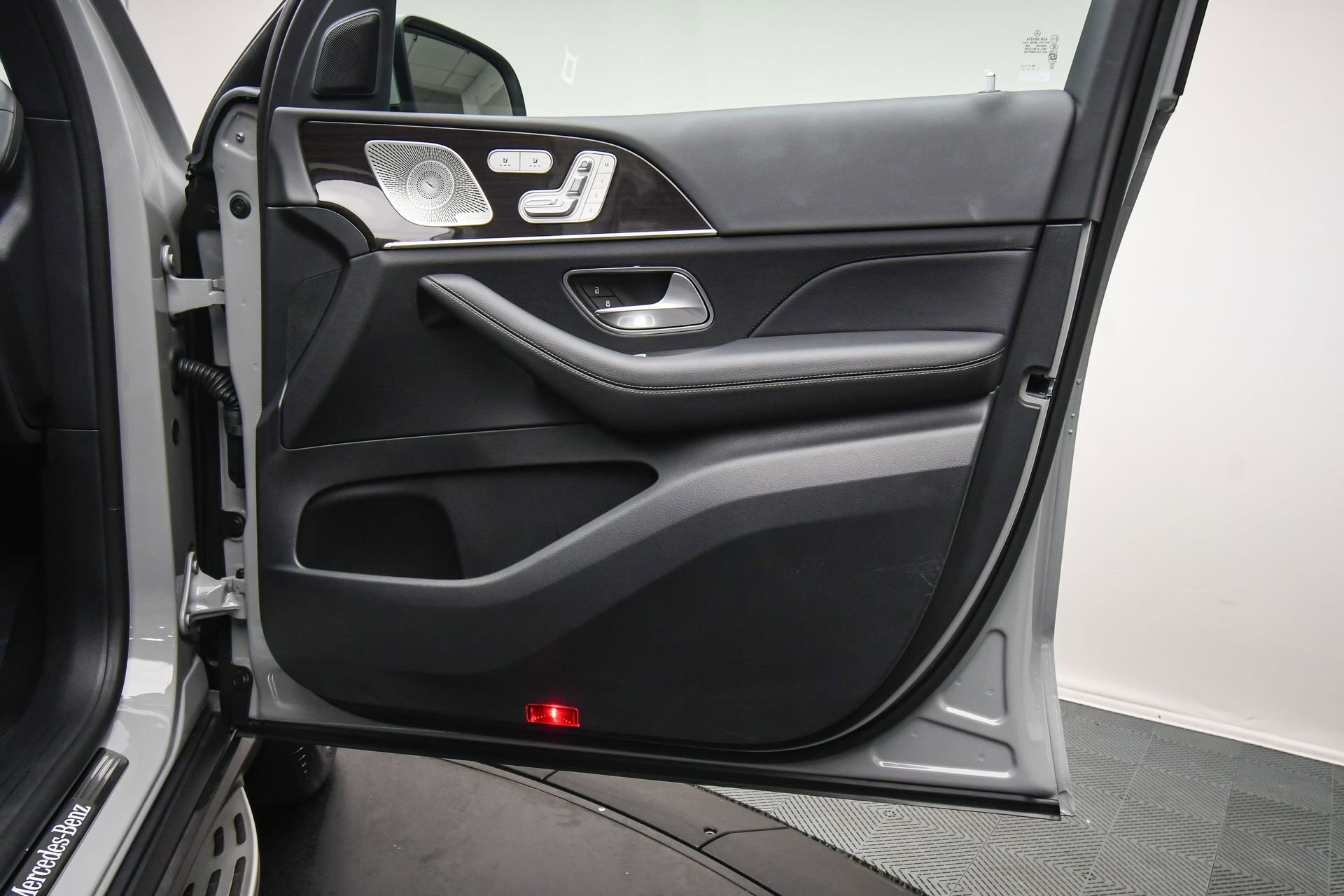 Used 2025 Mercedes-Benz GLS 450 4MATIC image 45