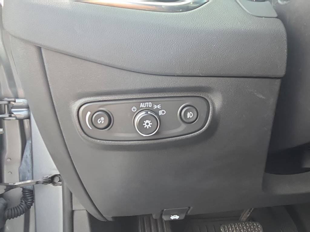 Used 2024 Chevrolet Equinox Premier FWD image 31