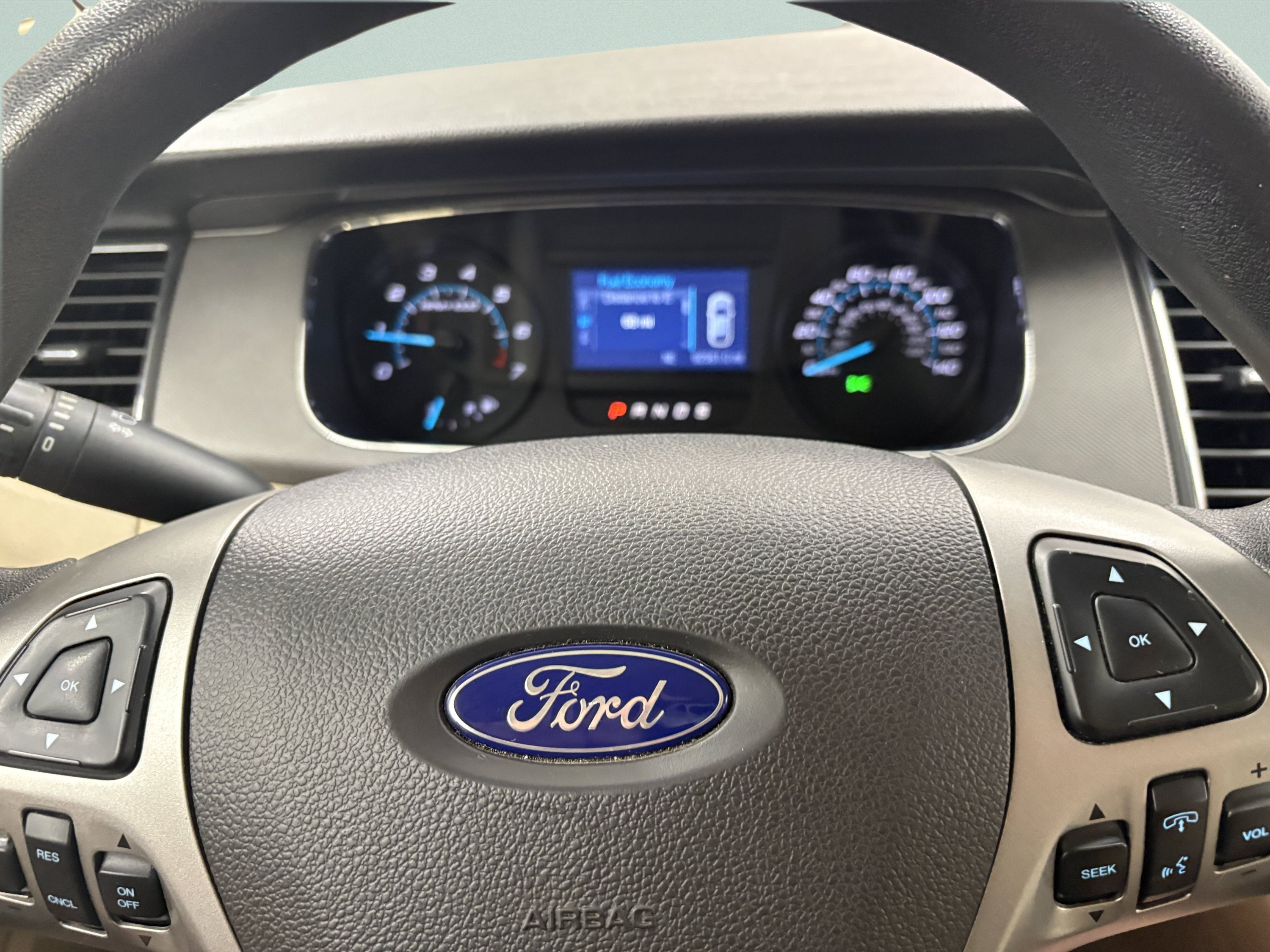 Used 2015 Ford Taurus SE FWD image 26