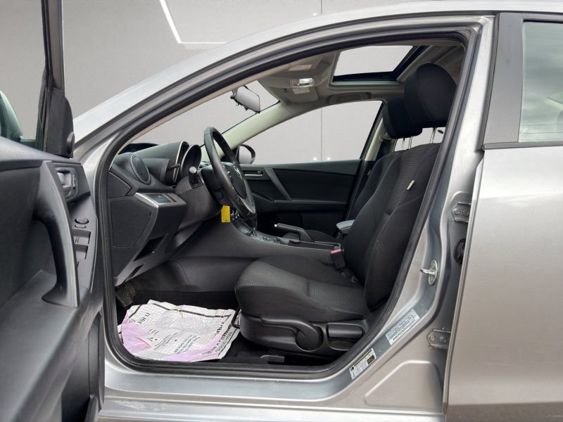 Used 2012 MAZDA MAZDA3 i Touring FWD image 9
