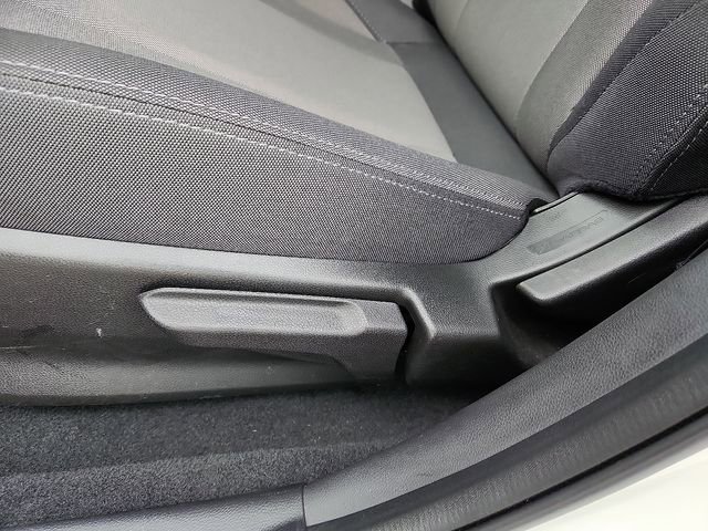 Used 2025 Subaru Crosstrek 2.0i image 14
