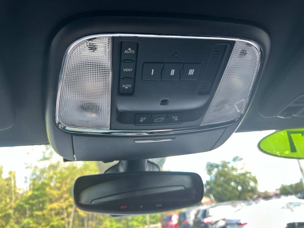 Used 2017 Jeep Grand Cherokee Limited image 34